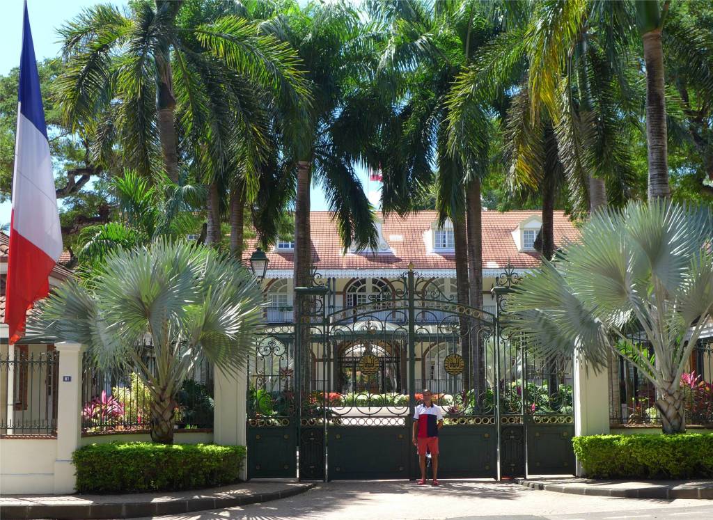 23 Tahiti Nobbi und der Palast