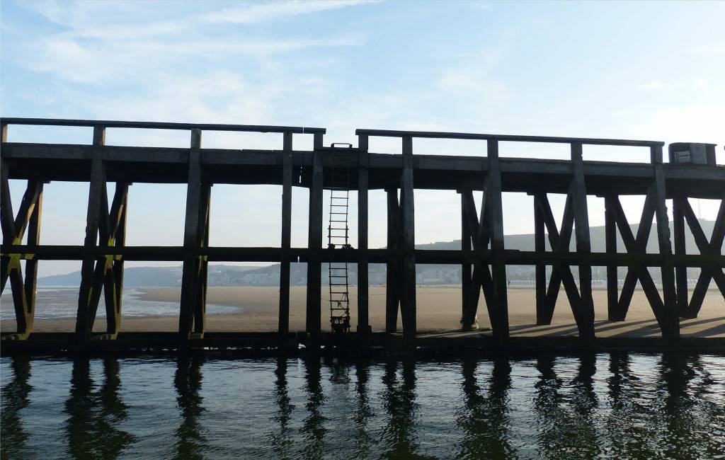 4 maechtige Hafenanlagen trotzen der Tiede